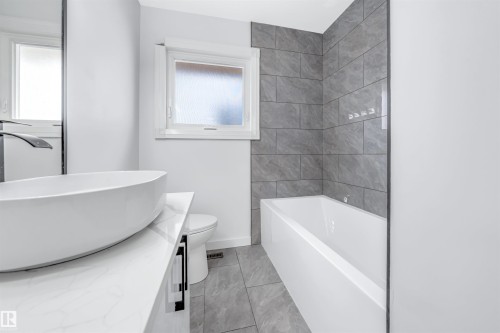 4238 117 Avenue, Edmonton, AB - Indoor Photo Showing Bathroom