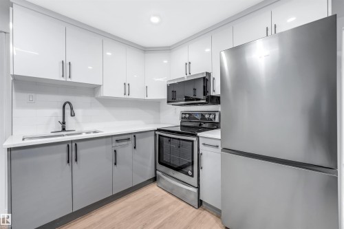 4238 117 Avenue, Edmonton, AB - Indoor Photo Showing Kitchen