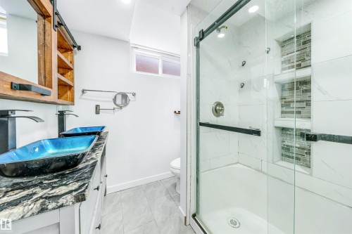 4238 117 Avenue, Edmonton, AB - Indoor Photo Showing Bathroom