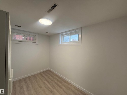 4238 117 Avenue, Edmonton, AB - Indoor