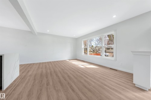 4238 117 Avenue, Edmonton, AB - Indoor