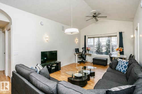 19 2565 Hanna Crescent, Edmonton, AB - Indoor Photo Showing Living Room