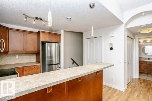 19 2565 Hanna Crescent, Edmonton, AB - Indoor Photo Showing Kitchen