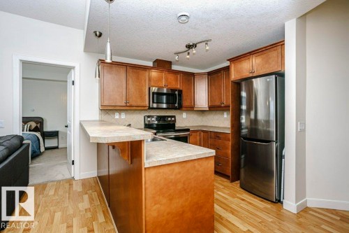 19 2565 Hanna Crescent, Edmonton, AB - Indoor Photo Showing Kitchen