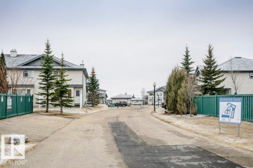 19 2565 Hanna Crescent, Edmonton, AB - Outdoor