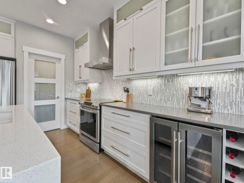 5921 Edmonds Crescent, Edmonton, AB - Indoor Photo Showing Kitchen With Upgraded Kitchen