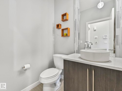 5921 Edmonds Crescent, Edmonton, AB - Indoor Photo Showing Bathroom