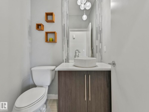 5921 Edmonds Crescent, Edmonton, AB - Indoor Photo Showing Bathroom