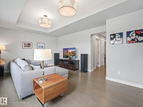 5921 Edmonds Crescent, Edmonton, AB - Indoor Photo Showing Living Room