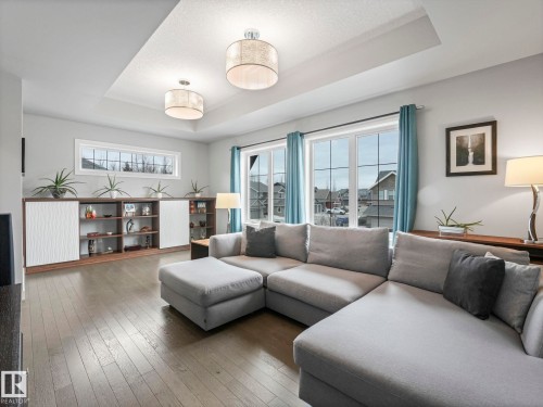 5921 Edmonds Crescent, Edmonton, AB - Indoor Photo Showing Living Room