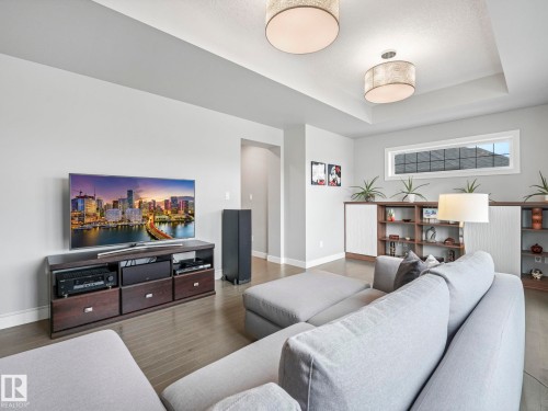 5921 Edmonds Crescent, Edmonton, AB - Indoor Photo Showing Living Room