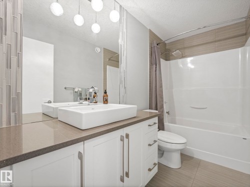 5921 Edmonds Crescent, Edmonton, AB - Indoor Photo Showing Bathroom