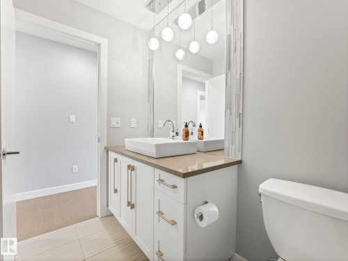 5921 Edmonds Crescent, Edmonton, AB - Indoor Photo Showing Bathroom