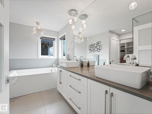 5921 Edmonds Crescent, Edmonton, AB - Indoor Photo Showing Bathroom