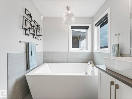5921 Edmonds Crescent, Edmonton, AB - Indoor Photo Showing Bathroom