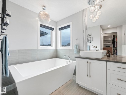 5921 Edmonds Crescent, Edmonton, AB - Indoor Photo Showing Bathroom