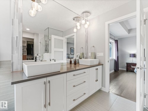 5921 Edmonds Crescent, Edmonton, AB - Indoor Photo Showing Bathroom