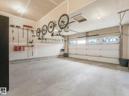 5921 Edmonds Crescent, Edmonton, AB - Indoor Photo Showing Garage