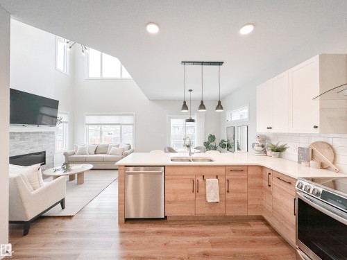 17223 81 Street, Edmonton, AB - Indoor Photo Showing Kitchen With Double Sink With Upgraded Kitchen