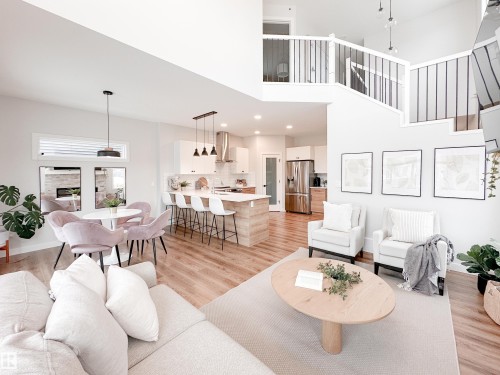 17223 81 Street, Edmonton, AB - Indoor Photo Showing Living Room