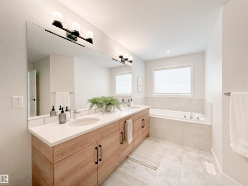 17223 81 Street, Edmonton, AB - Indoor Photo Showing Bathroom