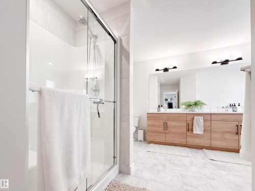 17223 81 Street, Edmonton, AB - Indoor Photo Showing Bathroom