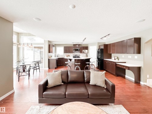 34 Eastgate Way, St. Albert, AB - Indoor Photo Showing Living Room