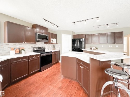 34 Eastgate Way, St. Albert, AB - Indoor Photo Showing Kitchen