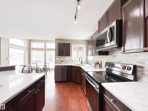 34 Eastgate Way, St. Albert, AB - Indoor Photo Showing Kitchen With Upgraded Kitchen
