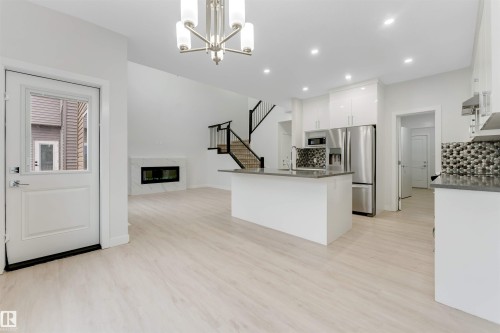 339 Roberts Wynd, Leduc, AB - Indoor Photo Showing Kitchen