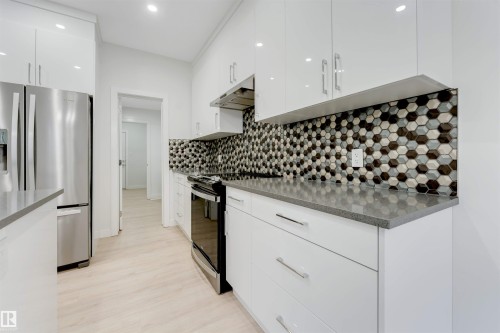 339 Roberts Wynd, Leduc, AB - Indoor Photo Showing Kitchen With Upgraded Kitchen