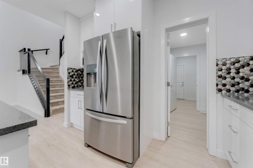 339 Roberts Wynd, Leduc, AB - Indoor Photo Showing Kitchen