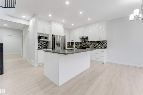 339 Roberts Wynd, Leduc, AB - Indoor Photo Showing Kitchen With Upgraded Kitchen