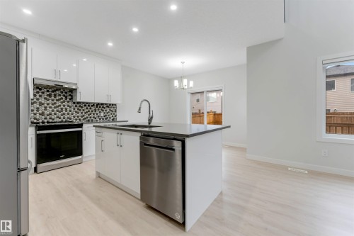 339 Roberts Wynd, Leduc, AB - Indoor Photo Showing Kitchen With Upgraded Kitchen