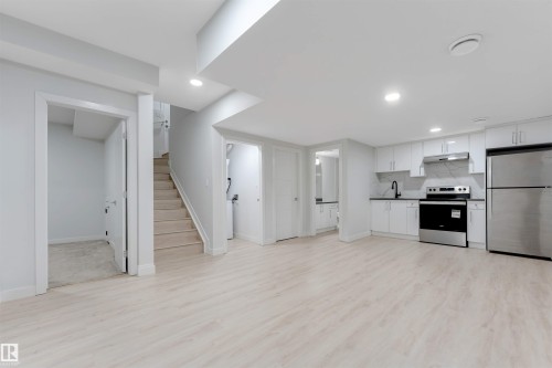 339 Roberts Wynd, Leduc, AB - Indoor Photo Showing Kitchen