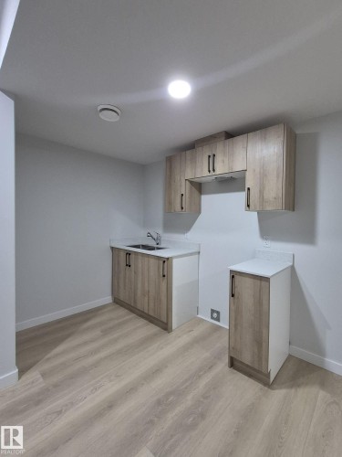 6379 King Wynd, Edmonton, AB - Indoor