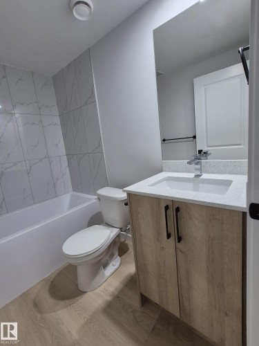 6379 King Wynd, Edmonton, AB - Indoor Photo Showing Bathroom