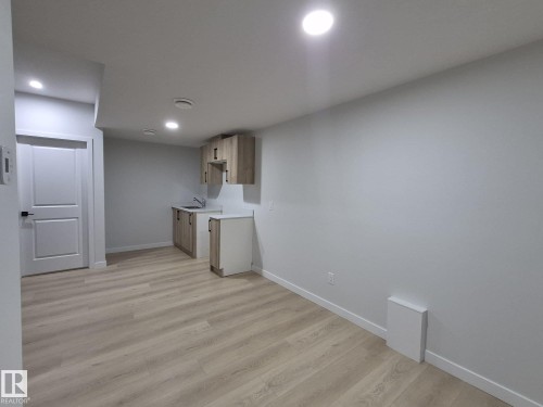 6379 King Wynd, Edmonton, AB - Indoor