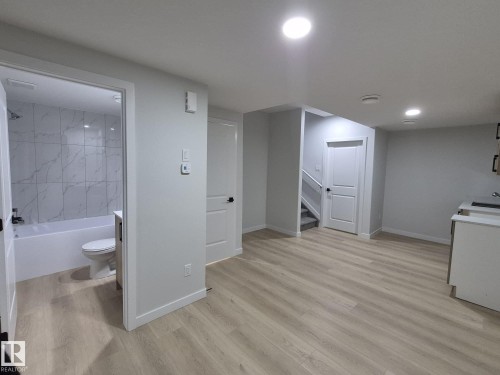 6379 King Wynd, Edmonton, AB - Indoor