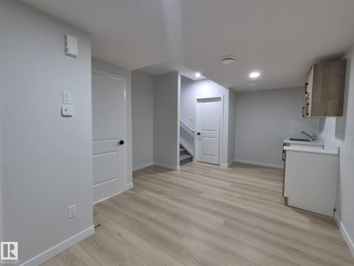 6379 King Wynd, Edmonton, AB - Indoor