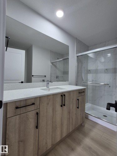 6379 King Wynd, Edmonton, AB - Indoor Photo Showing Bathroom