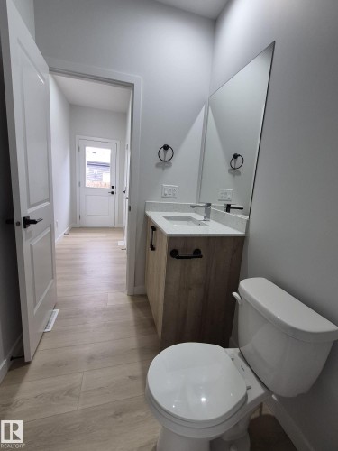 6379 King Wynd, Edmonton, AB - Indoor Photo Showing Bathroom