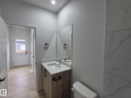 6379 King Wynd, Edmonton, AB - Indoor Photo Showing Bathroom