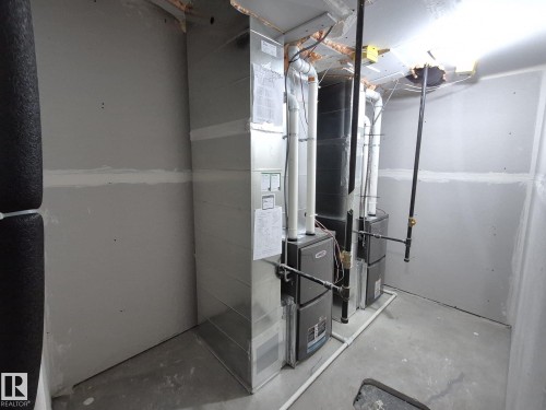 6379 King Wynd, Edmonton, AB - 