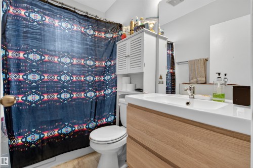 13631 119 Avenue, Edmonton, AB - Indoor Photo Showing Bathroom