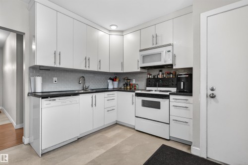 13631 119 Avenue, Edmonton, AB - Indoor Photo Showing Kitchen