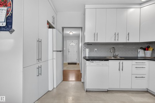 13631 119 Avenue, Edmonton, AB - Indoor Photo Showing Kitchen