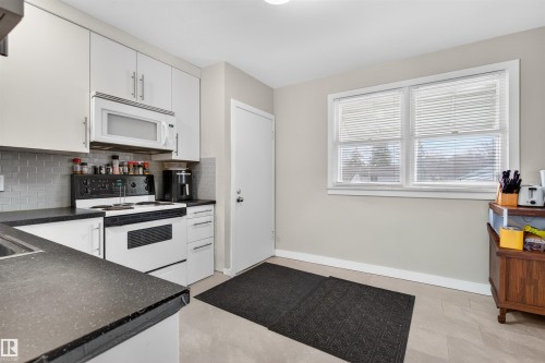 13631 119 Avenue, Edmonton, AB - Indoor Photo Showing Kitchen