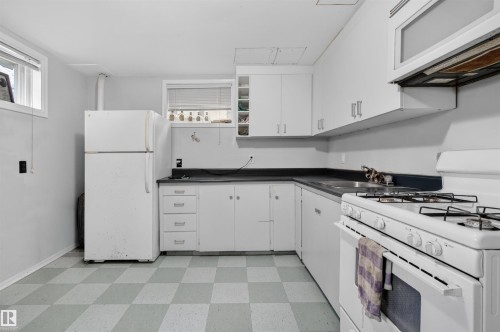 13631 119 Avenue, Edmonton, AB - Indoor Photo Showing Kitchen