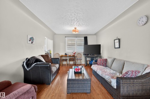 13631 119 Avenue, Edmonton, AB - Indoor Photo Showing Living Room